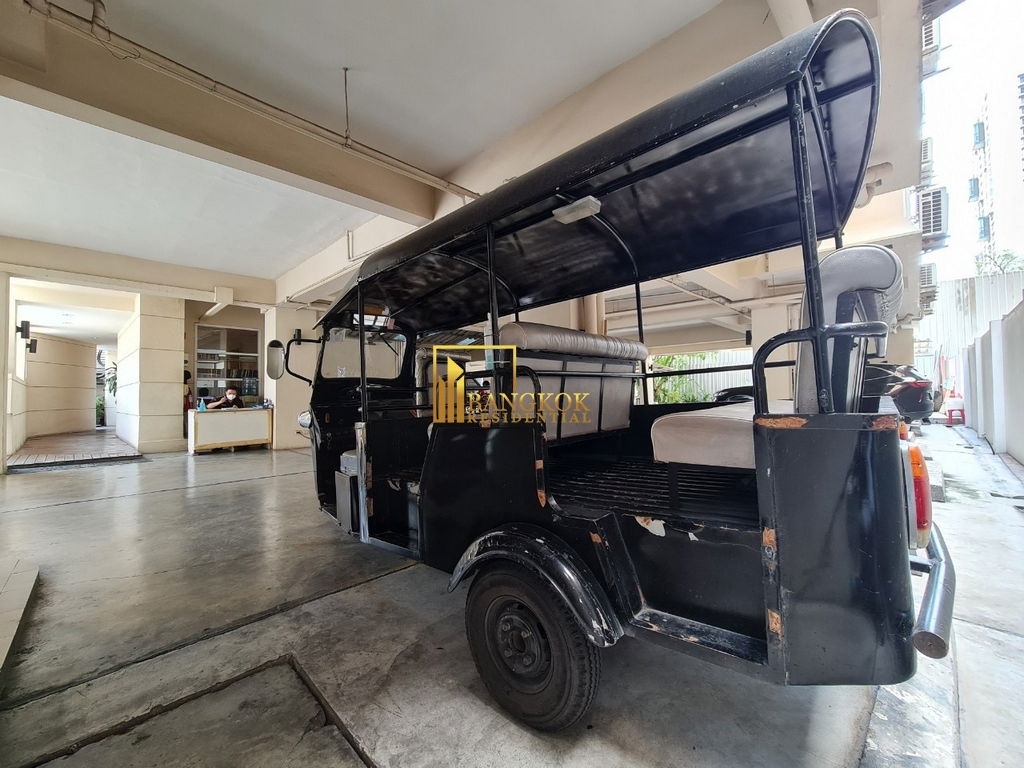 รูป Spacious 3 Bedroom Apartment For Rent  in Phrom Phong - BR0548AP - รูปที่ 34/35