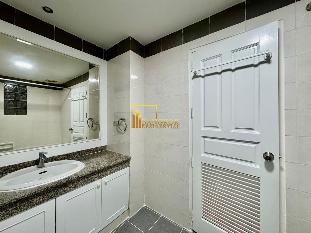 รูป Renovated 3 Bed Apartment For Rent in Phrom Phong - BR20320AP - รูปที่ 24/39