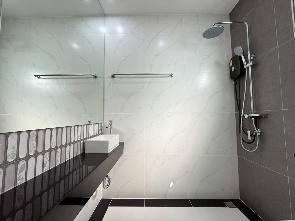 รูป ขายบ้านสร้างใหม่พร้อมเฟอร์ 4 ห้องนอน ใกล้โรงเรียนนานาชาติ เมอริตัน คริสเตียนเยอรมัน หางดง เชียงใหม่ (H372) T.0946511456 - รูปที่ 20/21