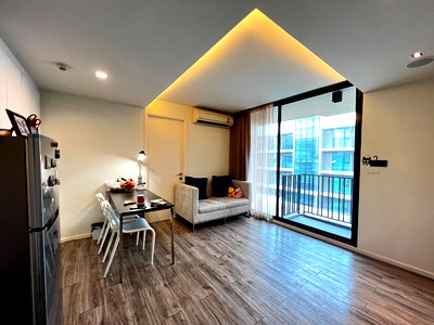 ขายคอนโด : ขายคอนโดใกล้ มจธ. Parque Phutthabucha 48 ห้อง 34 ตร.ม. วิวสระ บรรยากาศรีสอร์ท