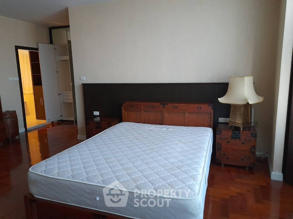 picture 3-BR 250 Sqm At Sailom Suite, 14th Floor Near BTS Sena Nikhom (ID 662926) - 1/12
