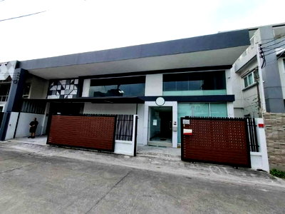 เช่าอาคารพาณิชย์ ถนนพัฒนาการ : HR3285เช่าโกดังรามคำแหง-คลองตัน 440 ตรม. พื้นที่ออฟฟิศกว้างขวาง เดินทางสะดวกใกล้ทางด่วนและ Airport Link