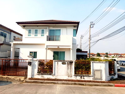 เช่าบ้านเดี่ยว ถนนแพรกษา  : ให้เช่า30,000บาท/เดือน บ้านเดี่ยว ม.บ้านเนเชอรัลวิลล์ ติดถนนใหญ่ 2 ชั้น เนื้อที่ 69.4 ตร.วา พร้อมอยู่ 