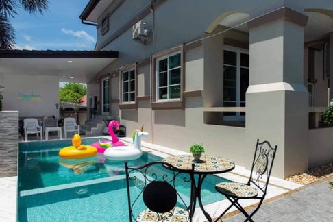 4 Bedroom Pool Villa for Sale in East Pattaya
