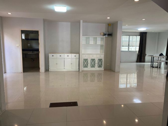 ให้เช่าบ้านเดี่ยว 3 ห้องนอน 200 ตร.ม. 67 ตร.ว. อารีน่า การ์เด้นท์
