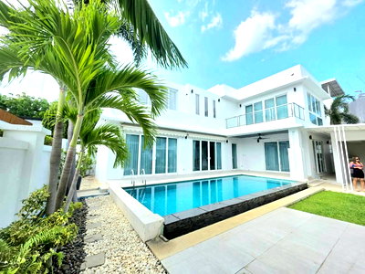 Houses for sale Wat Phra Yai : Luxury Pool Villa in Pattaya Jomtien for Sale