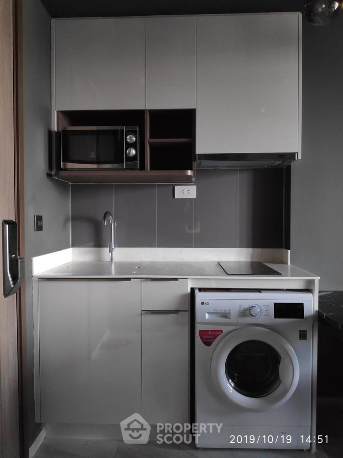 picture 33rd-Floor 1-BR At Ideo Mobi Asoke Near MRT Phetchaburi (ID 2069238) - 2/7