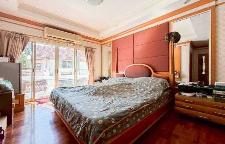 9-bed house for sale, 1800 sqm, 195 sq wah, Khlong Toei