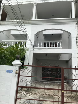 Townhouse for rent near BTS Ratchayothin