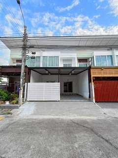 ทาวน์เฮ้าส์รีโนเวทใหม่ มบ.ราชพฤกษ์ สุวรรณภูมิ-ลาดกระบัง ถนนฉลองกรุง61-ลาดกระบัง แถมเฟอร์ฯ ใกล้นิคมลาดกระบัง สนามบินสุวรรณภูมิ