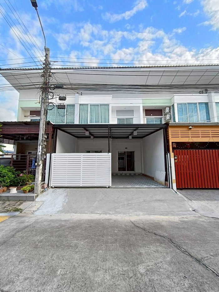 รูป ทาวน์เฮ้าส์รีโนเวทใหม่ มบ.ราชพฤกษ์ ถนนฉลองกรุง61-ลาดกระบัง แถมเฟอร์ฯ ใกล้นิคมลาดกระบัง สนามบินสุวรรณภูมิ - รูปที่ 1/23