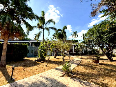 บ้านเดี่ยว ถนนพรประภานิมิต : 10 Bedroom Pool Villa for Sale in Mabprachan Pattaya