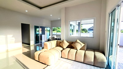 Houses for sale Bang Lamung Chonburi : 3 Bedroom House for Sale in Huay Yai Pattaya