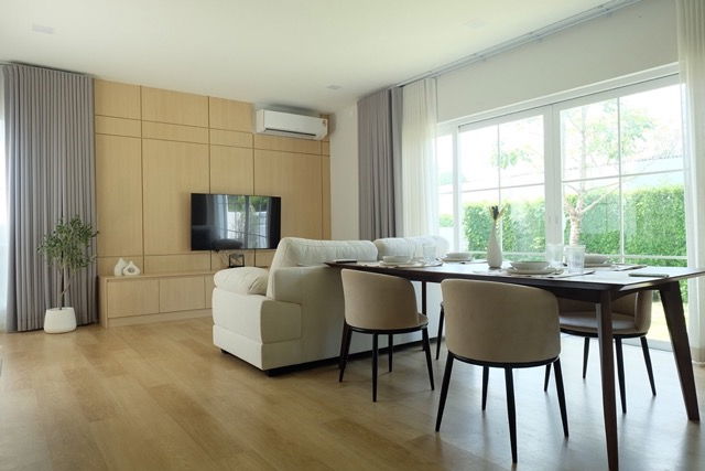 รูป MHR61 สวนหลังบ้านกว้าง 7 เมตร! เช่าบ้านเดี่ยวชัยพฤกษ์ บางนา กม.15 ตกแต่งครบ ทิศเหนือไม่ร้อน พร้อมอยู่ - รูปที่ 2/10