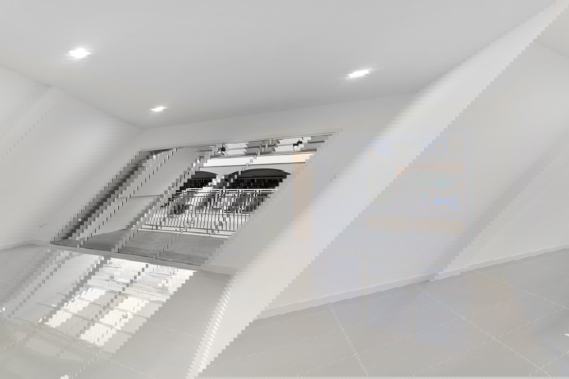 รูป ทาวน์โฮม 2 ชั้น รีโนเวทใหม่ พุทธชาด บางบัวทอง (ซอยเถ้าแก่น้อย) ใกล้สี่แยกบางพลู ต่อเติมครบ หิ้วกระเป๋าเข้าอยู่ได้เลย - รูปที่ 5/13