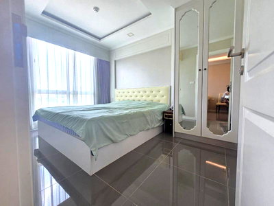 Condos for sale Jomtien Sai 2 : Resort-style condo with complete amenities at The Orient Resort & Spa.