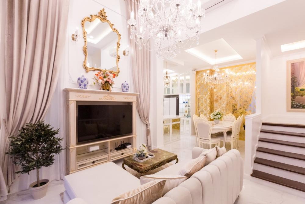 รูป 🏡 ให้เช่า Luxury Pool Villa 4 ชั้น ใกล้ Central EastVille / Crystal Park / CDC ✨ บ้านตกแต่งใหม่หรูหราทั้งหลัง พร้อมสระจากุซซี่ส่วนตัว - รูปที่ 1/15
