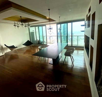 Condos for sale : 3-BR Condo at The River Condominium near BTS Saphan Taksin (ID 2689433)