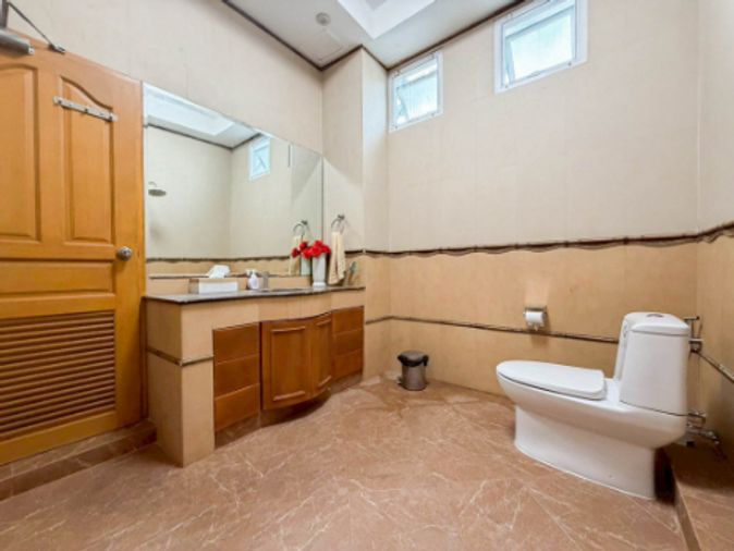9-bed house for sale, 1800 sqm, 195 sq wah, Khlong Toei
