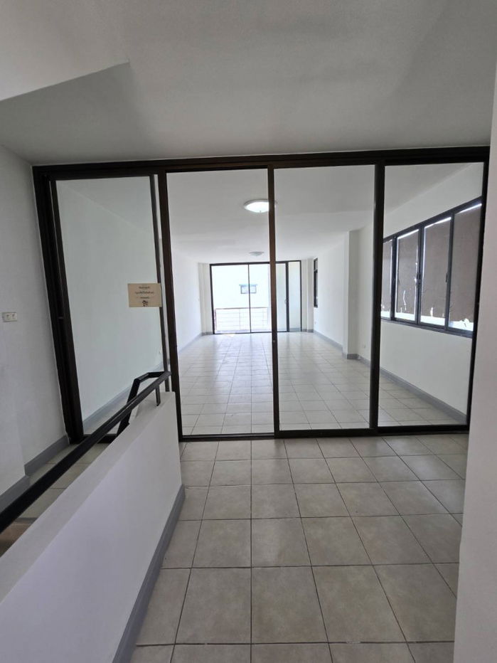 รูป ขาย อาคารพาณิชย์ เดอะวิลเลจ ปัญญา-อินทรา 170 ตรม 27 ตรว Renovate ใหม่ - รูปที่ 4/12