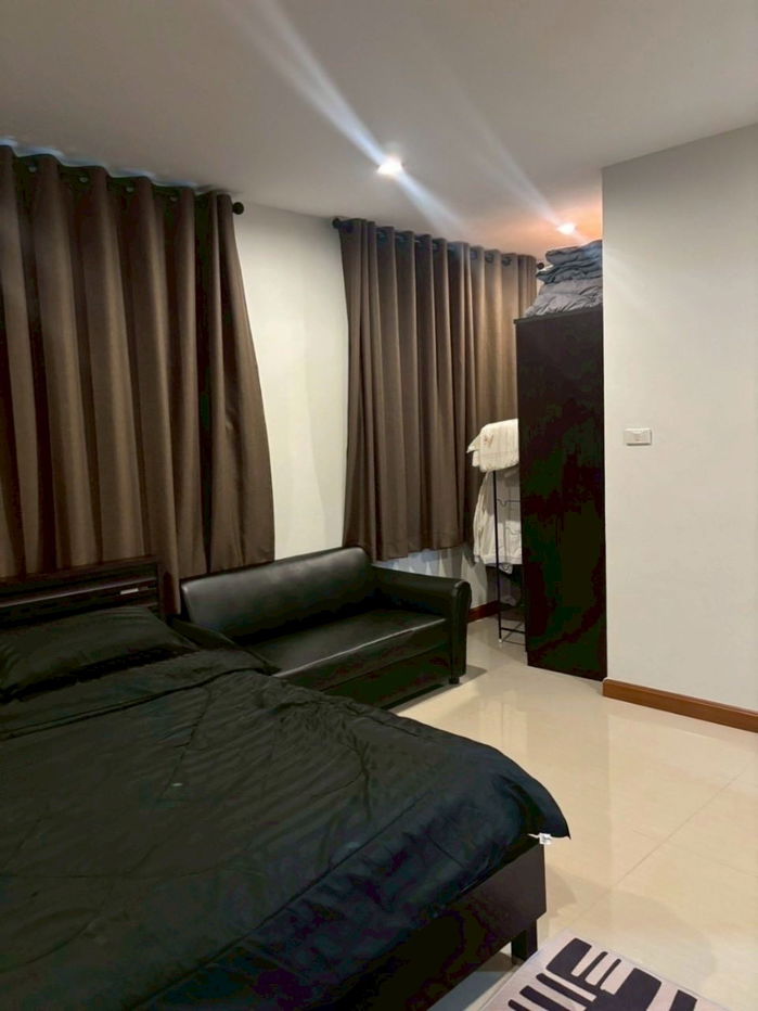 รูป 🏡 ให้เช่าคอนโด Klang Krung Resort – รัชดา ห้วยขวาง ห้องสวย โทนเรียบหรู เฟอร์ครบ พร้อมอยู่ทันที 🖤 - รูปที่ 4/7