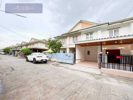 รูปภาพ The location is great, there is a complete range of food, and it is convenient to move in without having to buy anything elseYoucan move in right away