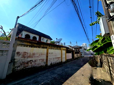 ขายที่ดิน : ขายที่ดินแปลงสวย พร้อมบ้าน 2 ชั้น สุขุมวิท 65 ซ.ชัยพฤกษ์แยก10 ใกล้ BTS เอกมัย (N.2023)