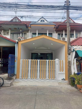 ทาวน์เฮ้าส์ รีโนเวทใหม่ สไตล์มินิมอล ติดถนนเมน ค้าขายได้ หมู่บ้านพูนสินธานี 1 เคหะร่มเกล้า64  ซอยมีสทีน