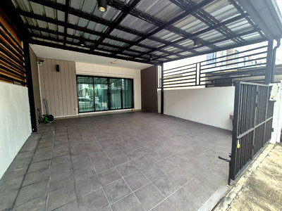 Townhouses for rent King Mongkut University Of Technology Thonburi : Howm for rent Rama 2 soi28 near BTS Wuttakat 