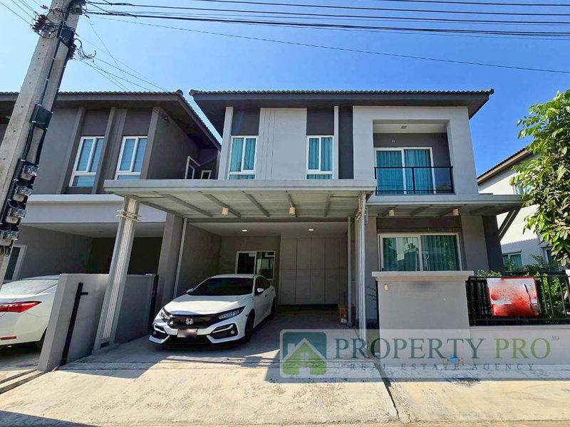 ขายบ้านแฝด : ขาย บ้าน Grande Pleno บางนา อ่อนนุช บ้านแฝด 2 ชั้น 3 ห้องนอน 35 ตรว 146 ตรม สไตล์ Minimal หันหน้าทางทิศเหนือ ใกล้ เฉลิมพระเกียรติ์ ร.9 : MJ25S-009