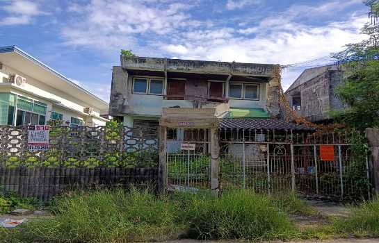 ขายบ้านเดี่ยว : ขายที่ดิน เนื้อที่ 75 ตร.ว. หมู่บ้านเมืองทอง 4 ซ.ปุณณวิถี 53 (สุขุมวิท 101)  ทำเลดี อยู่ใจกลางเมือง