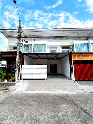 ทาวน์โฮม กรุงเทพมหานคร : ทาวน์เฮ้าส์ รีโนเวทใหม่ ทำเลดี หมู่บ้านราชพฤกษ์ ถนนฉลองกรุง61 แขวงลำปลาทิว เขตลาดกระบัง ใกล้สนามบินสุวรรณภูมิ