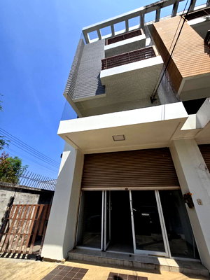 อาคารพาณิชย์ วิทยาลัยเทคนิคมีนบุรี : ขาย อาคารพาณิชย์ เดอะวิลเลจ ปัญญา-อินทรา  170 ตรม 27 ตรว Renovate ใหม่