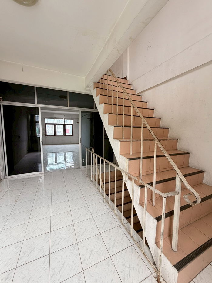 รูป ให้เช่าอาคารพาณิชย์ 4 ชั้น ติดถนนอยู่ระหว่างซอยสุขุมวิท 49 แยก17-แยก19 - รูปที่ 1/10