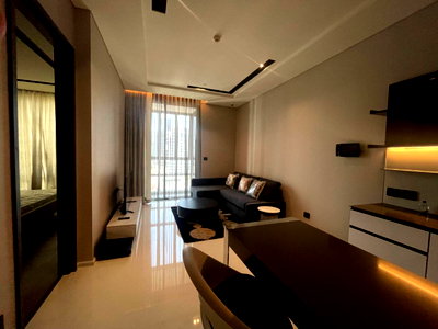 คอนโดให้เช่า : ใจกลางเมือง บีทองหล่อ300ม. สระว่ายน้ำ360° ออนเซ็นก็มี 