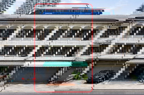 เซ็นทรัลลาดพร้าว 900ม.ให้เช่าอาคารพาณิชย์ 3.5 ชั้น พหลโยธิน20-26 ใกล้ 18 ตร.ว. 250 ตร.ม. BTSพหลโยธิน24 400 ม.