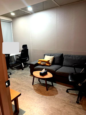 Home office for rent J Avenue Thonglor :  House for rent in Thonglor Soi 20 with swimming pool and 24-hour security. Suitable for home office or residence. Company registration is possible