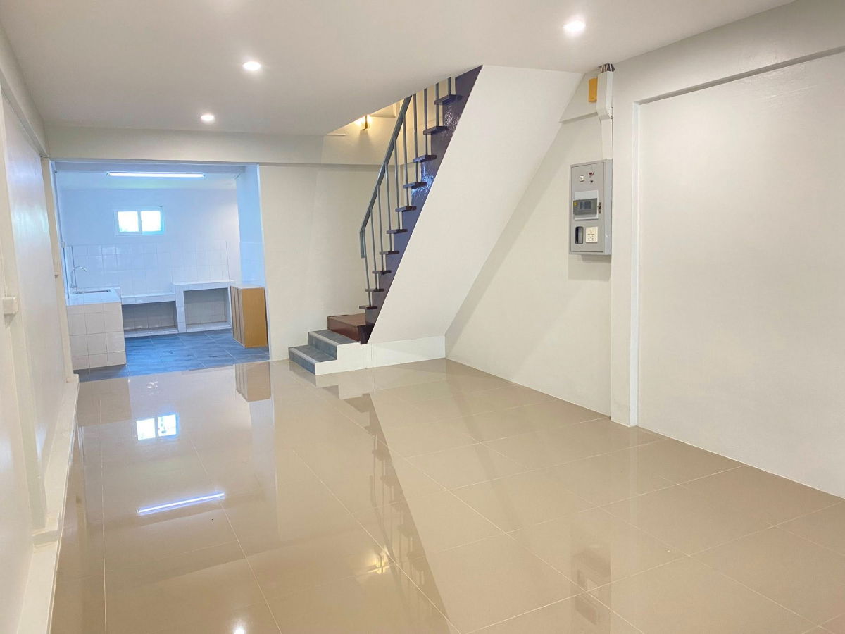 รูป 🔥 ทาวน์เฮ้าส์ให้เช่า ใกล้ BTS แบริ่ง เพียง 500 ม. ทำเลสุขุมวิท 107 เดินทางสะดวกมาก 🔥 - รูปที่ 4/8