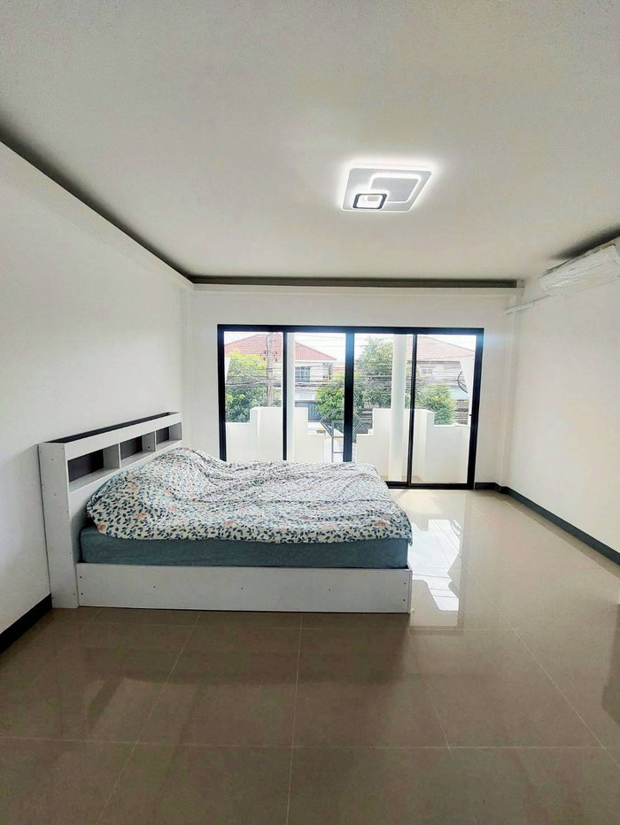 รูป ทาวน์เฮ้าส์ รีโนเวทใหม่ สไตล์มินิมอล ติดถนนเมน ค้าขายได้ หมู่บ้านพูนสินธานี 1 เคหะร่มเกล้า64  ซอยมีสทีน - รูปที่ 16/21