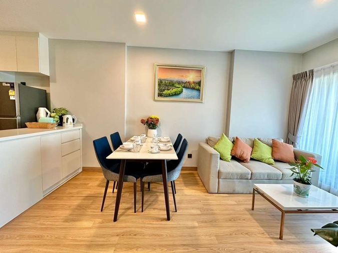 อพาร์ทเมนต์ 2 ห้องนอนที่ Astra Sky River ให้เช่า ใกล้เชียงใหม่ไนท์บาร์ซ่าใกล้ประตูท่าแพพร้อมส่วนกลางและสระว่ายน้ำบน Roof Top เห็นวิวภูเขา 360 องศา 