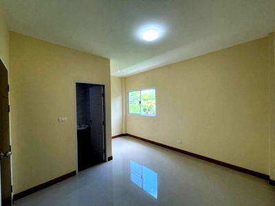 ทาวน์โฮม ม.มหามกุฏราชวิทยาลัย วิทยาเขตสิรินธรราชวิทยาลัย : ทาวเฮ้าส์ 2 ชั้น หลังมุม 21 ตรว. 2 นอน(ห้องน้ำในตัว) 3 ห้องน้ำ ฟรีแอร์2เครื่อง