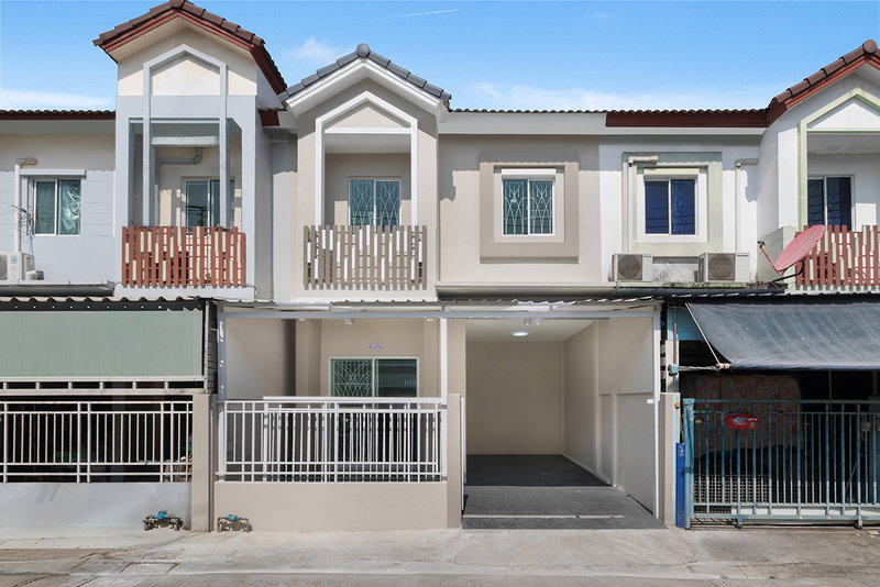 ขายทาวน์โฮม : ทาวน์โฮม 2 ชั้น รีโนเวทใหม่ ไลโอ วงแหวน-ปิ่นเกล้า (ต้นซอยวัดพระเงิน) ต่อเติมครบพร้อมอยู่