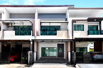 ทาวน์โฮม เมืองปทุมธานี ปทุมธานี : ทาวน์โฮม 2 ชั้น รีโนเวทใหม่ ลิฟวิ่ง เรสซิเดนซ์ รังสิต-ราชพฤกษ์ หน้าบ้านไม่ชนใคร ใกล้ฟิวเจอร์ฯ