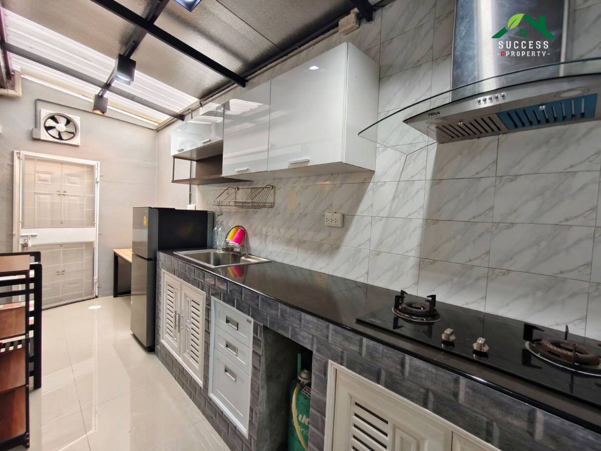 รูป ขายทาวน์เฮ้าส์ สไตส์บ้านเดี่ยว เนเชอร่า เทรนด์ ศรีนครินทร์ 28 ตร.ว.แถมเฟอร์ฯให้ทั้งหลังพร้อมอยู่ได้เลย ทำเลใกล้รถไฟฟ้า ใกล้ทางด่วน 15 นาที - รูปที่ 8/19