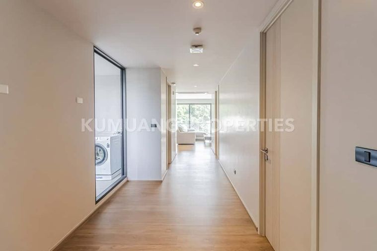 ให้เช่าคอนโดหรู ห้องใหญ่ 210 ตร.ม. 3 ห้องนอน พร้อมเฟอร์นิเจอร์ ใกล้ย่านนิมมาน มหาวิทยาลัย