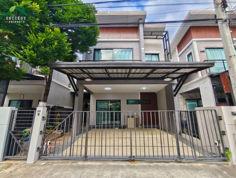 Townhouses for sale : Townhouse for sale, Naturera Trend Srinakarin, 28 sq m, complete with furniture, ready to move in. Location near the BTS,