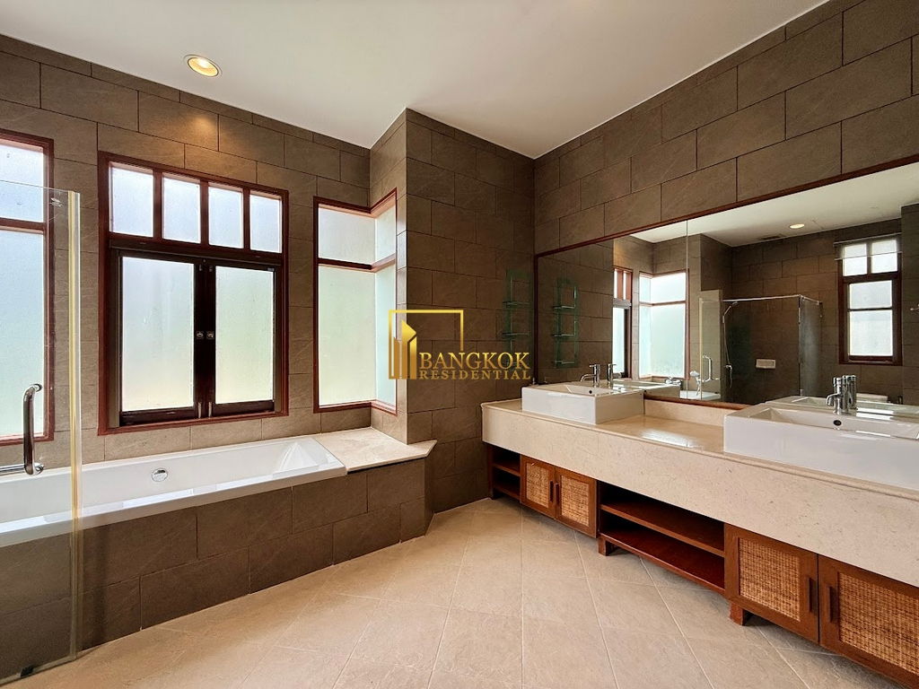 picture Baan Mint | Charming 4 Bedroom House With Pool in Ekkamai - BR7941SH - 38/78