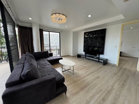 Resort-style condo behind Esplanade Ratchadaphisek shopping mall: Amanta Ratchada.