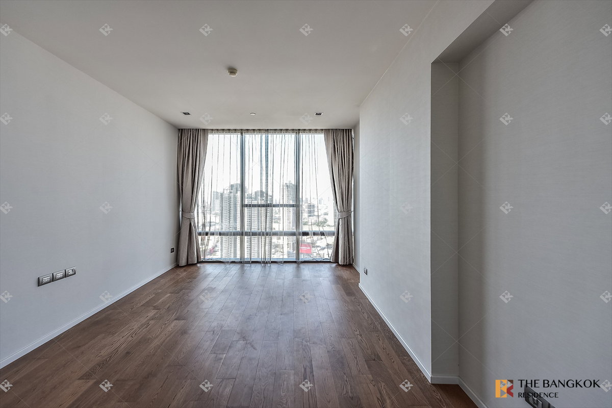 รูป 🏙️ High-Floor Luxury Living - The Bangkok Sathorn near BTS Surasak - รูปที่ 5/8
