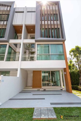 3-bed townhouse for sale, 300 sqm, 25.8 sq wah, Qualitia Sukhumvit 62